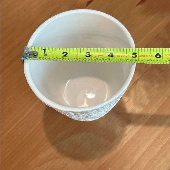 🌻 Lightweight White flower pot with floral design - Picture 5 of 6
